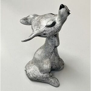 Amusing coyote/wolf figurine in excellent condition